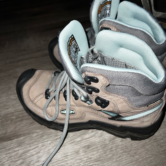 Keen
Durand II Mid Waterproof Hiking Boots - Women's - Size 7 - Picture 8 of 9